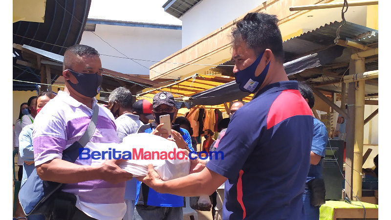 Syukuri 4 Tahun Kepemimpinan, Vicky Lumentut Serahkan Doorprize di Pasar Restorasi