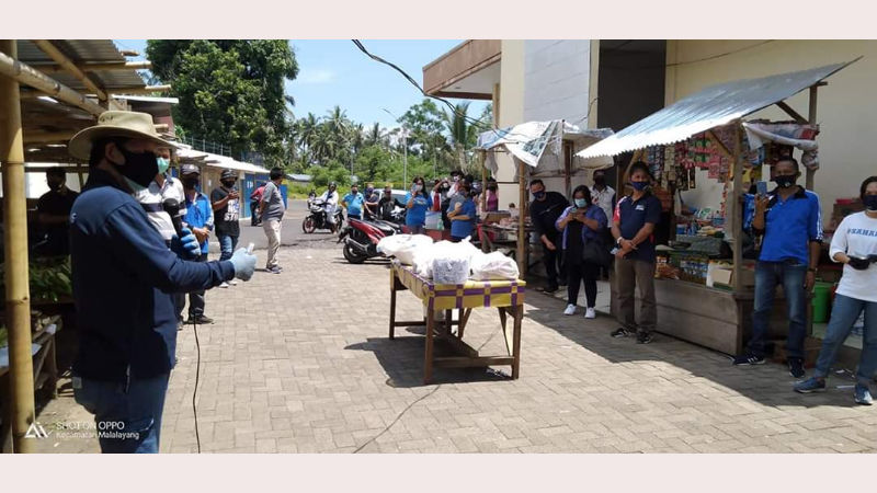Syukuri 4 Tahun Kepemimpinan, Vicky Lumentut Serahkan Doorprize di Pasar Restorasi