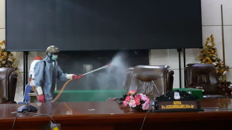 Selain Rumah Warga, FKDM Lakukan Penyemprotan di Tempat Ibadah dan Kantor Pemerintahan