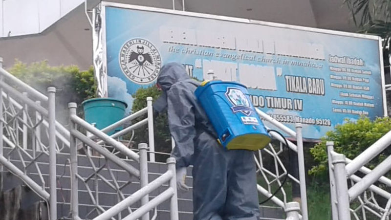 Selain Rumah Warga, FKDM Lakukan Penyemprotan di Tempat Ibadah dan Kantor Pemerintahan 9 Selain Rumah Warga, FKDM Lakukan Penyemprotan di Tempat Ibadah dan Kantor Pemerintahan