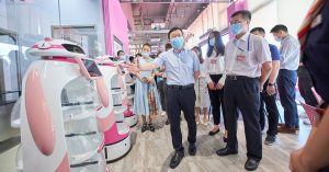 Wow! Ini Restoran Pertama yang Dilayani Robot