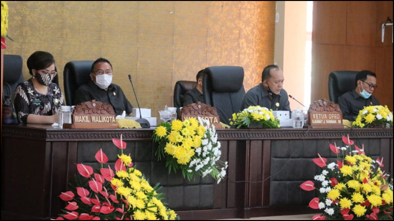 Jimmy Eman dan Syerly Sompotan Hadiri Paripurna Pemandangan Umum Fraksi