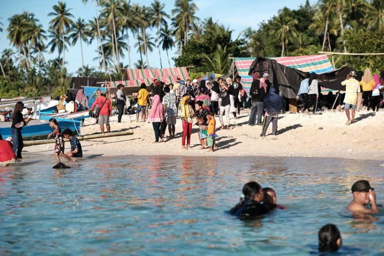 Ribuan Warga Padati Pulau Nanas, Gelar Disko Tanah Hingga Abaikan Protokol Kesehatan