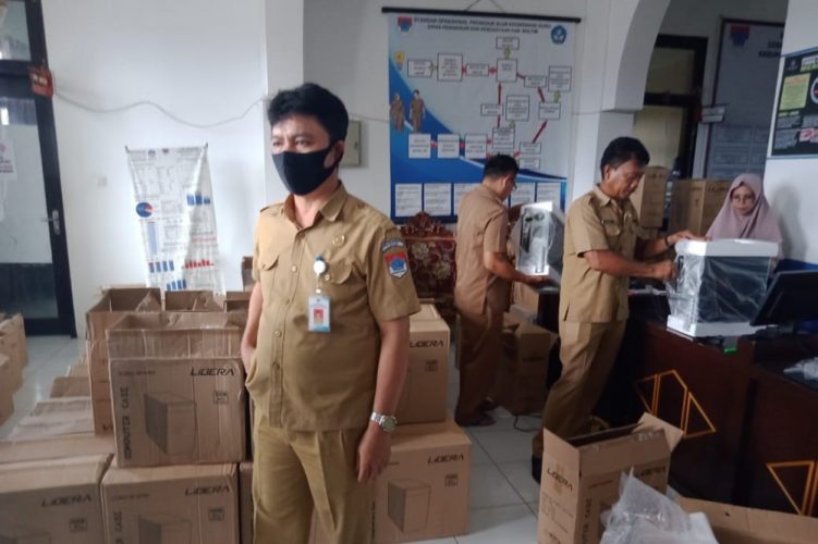 Sekolah Dasar di Boltim Dapat Bantuan Komputer dari Kemendikbud