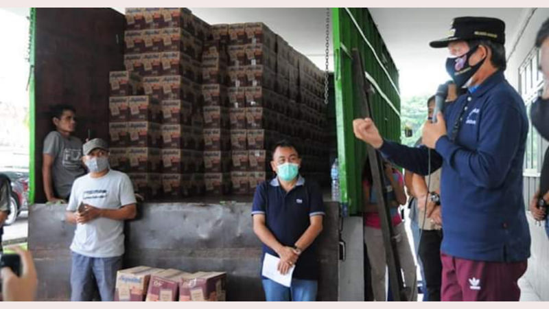Serahkan Bantuan Secara Simbolis, Vicky Lumentut Tegaskan Jangan Main-main Masalah Data