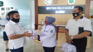 Salurkan Sembako dan APD, Ketum Kadin Sulut Optimis Ekonomi Pulih