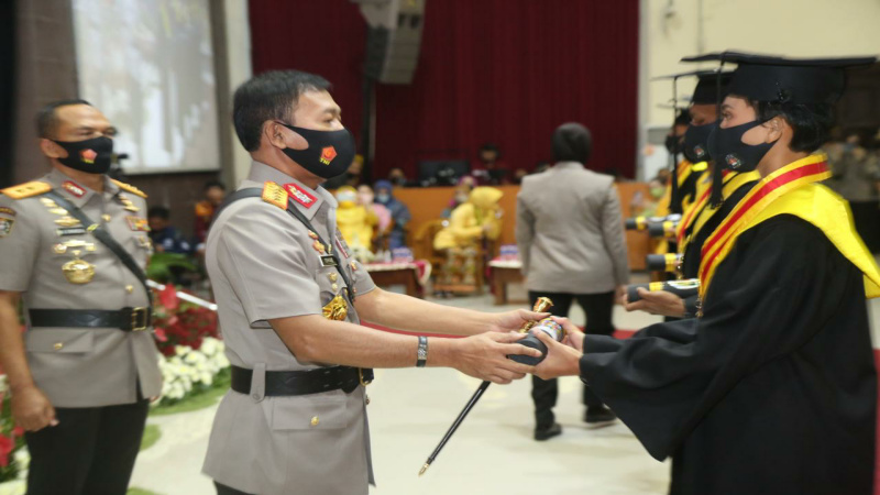 Hadiri Wisuda Taruna Polri, Idham Azis Berikan Tiga Nasihat ke Taruna Akpol 10 Hadiri Wisuda Taruna Polri, Idham Azis Berikan Tiga Nasihat ke Taruna Akpol