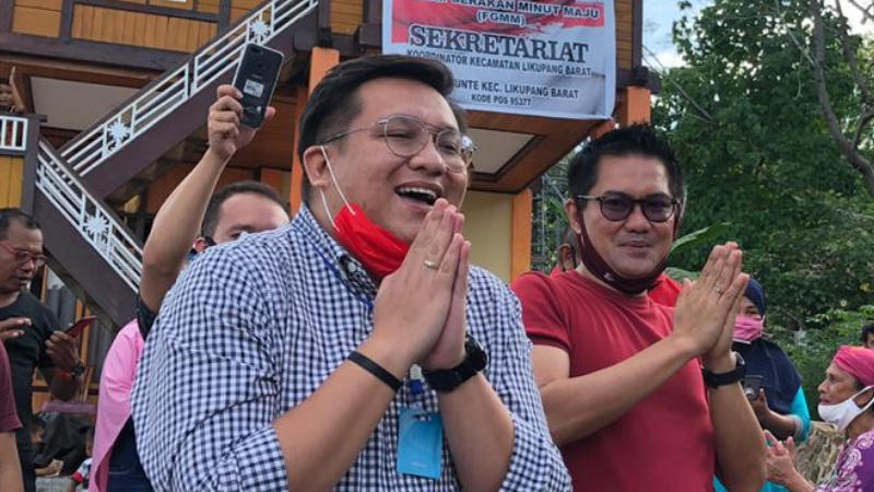Joune Ganda-Kevin Lotulung bertemu masyarakat Desa Munte. 