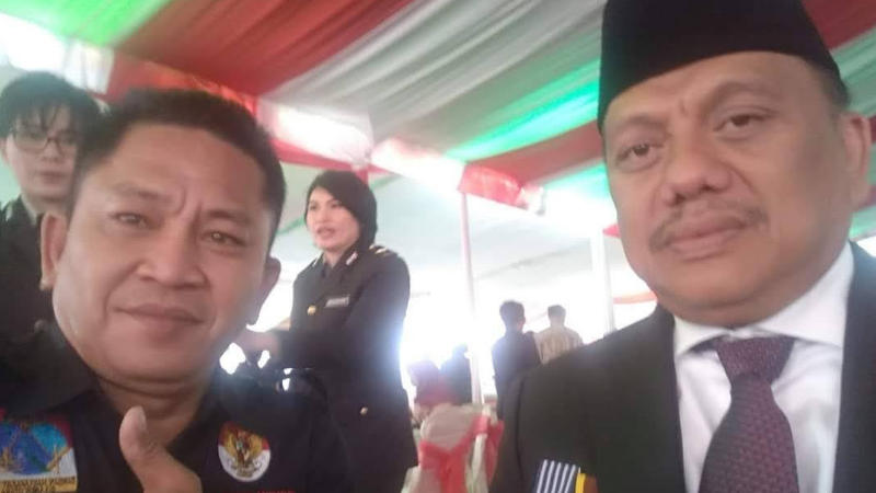 Sevry Nelpon dan Gubernur Sulut Olly Dondokambey. 