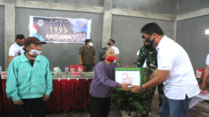 Peringati Hut ke-25, Alumni Akabri 1995 di Sulut Gelar Bakti Sosial