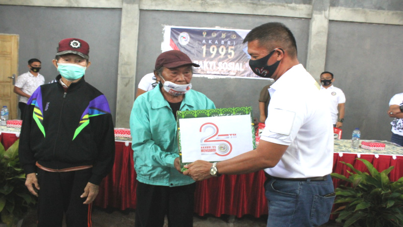 Peringati Hut ke-25, Alumni Akabri 1995 di Sulut Gelar Bakti Sosial