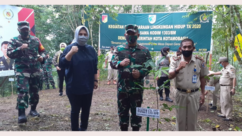 Brigjen TNI Prince Meyer Putong dan Wali Kota Tatong Tanam Pohon Berbagai Jenis di Hutan Kota 9 Brigjen TNI Prince Meyer Putong dan Wali Kota Tatong Tanam Pohon Berbagai Jenis di Hutan Kota