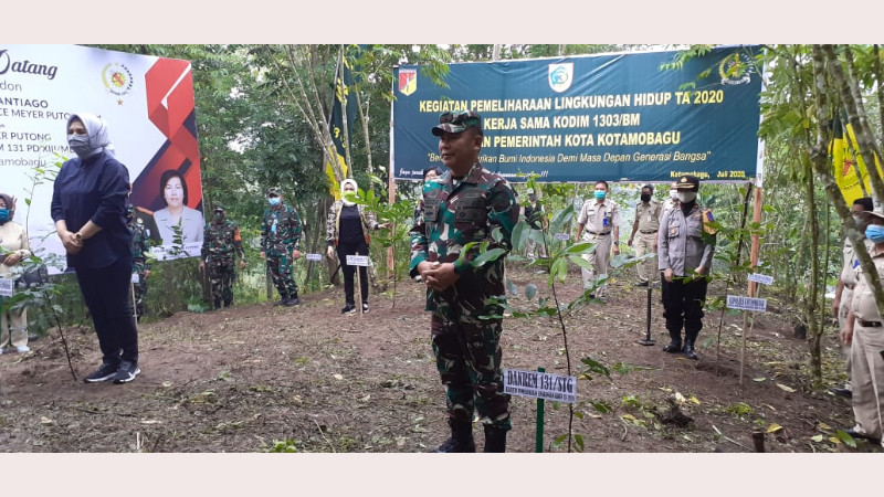 Brigjen TNI Prince Meyer Putong dan Wali Kota Tatong Tanam Pohon Berbagai Jenis di Hutan Kota 10 Brigjen TNI Prince Meyer Putong dan Wali Kota Tatong Tanam Pohon Berbagai Jenis di Hutan Kota