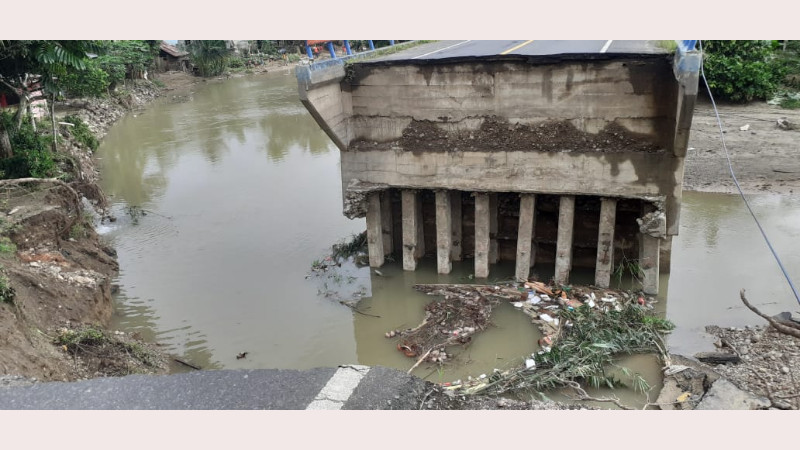 Danrem 131/Santiago Tinjau Lokasi Jembatan Putus di Desa Kosio, TNI Selalu Siap Bantu Rakyat 10 Danrem 131/Santiago Tinjau Lokasi Jembatan Putus di Desa Kosio, TNI Selalu Siap Bantu Rakyat