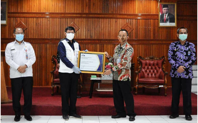 Vicky Lumentut Terima Penghargaan Level 3 Kapabilitas APIP dari BPKP