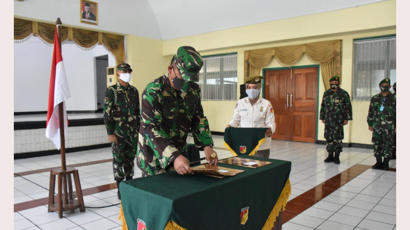 Brigjen TNI Prince Meyer Putong Pimpin Upacara Wisuda Purnawira 9 Brigjen TNI Prince Meyer Putong Pimpin Upacara Wisuda Purnawira