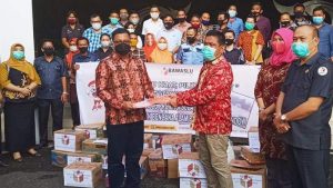 Bawaslu Sulut Berbagi Kasih dengan Korban Bencana Bolsel dan Bolmong