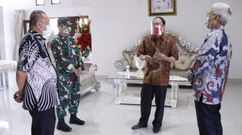 Bupati Royke Roring Akrab Dengan Tamu Istimewa Ini