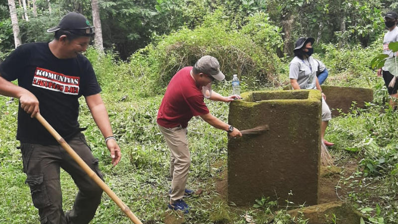 HUT ke-75 RI: KLiR Kerja Bakti di Kawasan Waruga Minawanua Likupang