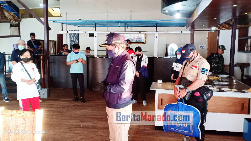 Di Manado Tua, Vicky Lumentut Gunakan Jetski ke Tempat Upacara 9 Di Manado Tua, Vicky Lumentut Gunakan Jetski ke Tempat Upacara