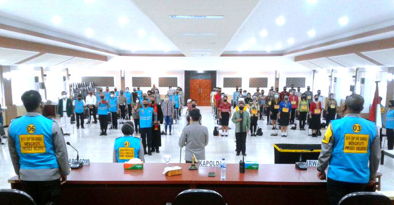Awali Seleksi Penerimaan Bintara Polri, Kapolda Royke Lumowa Pimpin Penandatanganan Pakta Integritas 9 Awali Seleksi Penerimaan Bintara Polri, Kapolda Royke Lumowa Pimpin Penandatanganan Pakta Integritas
