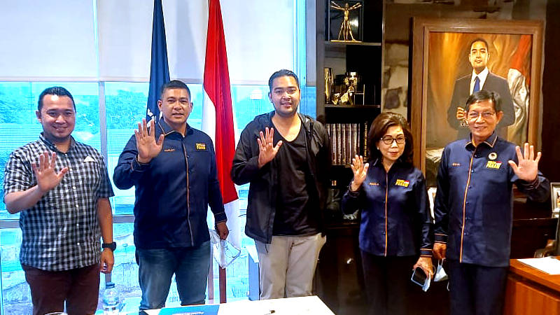 PILWALKOT MANADO: Terima SK B1-KWK Dari NasDem, Prananda Yakin Julyeta Runtuwene-Harley Mangindaan Pasti Menang