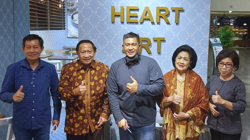 EE Mangindaan Rayakan HUT Perkawinan ke 47, Wali Kota Vicky Lumentut: Ini Contoh Keluarga Harmonis