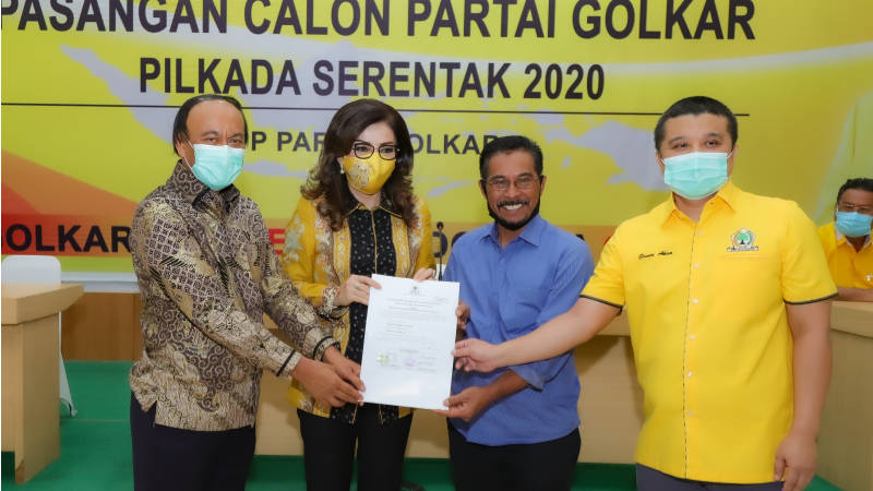 Sah, Christiany Paruntu-Sehan Landjar Terima B1-KWK dari DPP Golkar