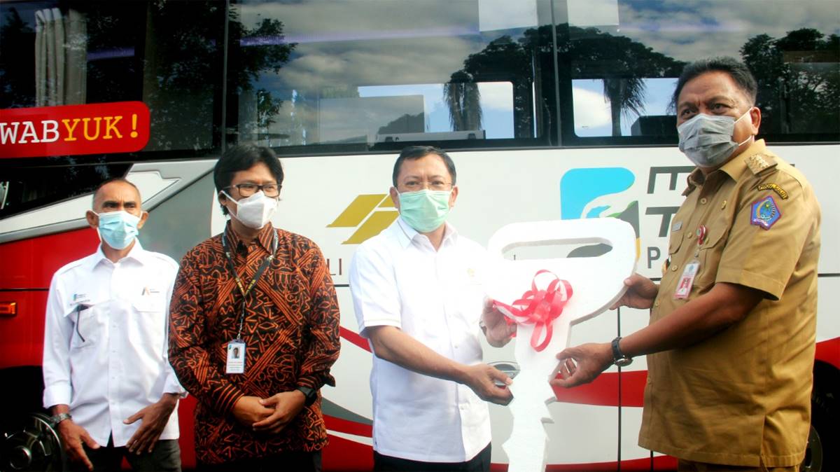 Menkes Serahkan Mobil PCR Bantuan PT MSM Kepada Gubernur Sulut