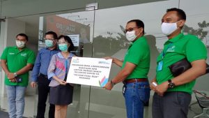 Berikan APD ke Siloam Hospitals, GM PLN Suluttenggo Leo Basuki Sampaikan Ini