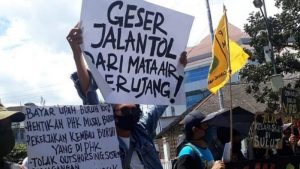 Jokowi Sebut Air Sumber Kemakmuran, Tapi Biarkan Proyek Tol Ancam Mata Air Aerujang