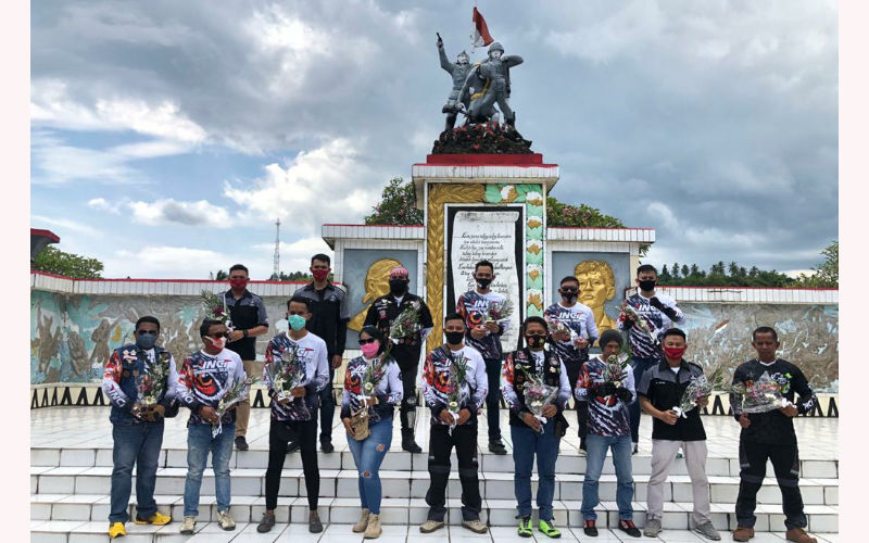 YNCI Regional Sulawesi Utara Gelar Touring Merdeka, Tabur Bunga Hingga Bersih Pantai
