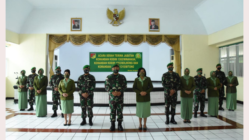 Korem 131/Santiago Miliki 3 Dandim Baru, Brigjen TNI Prince Meyer Putong Pimpin Upacara Sertijab 9 Korem 131/Santiago Miliki 3 Dandim Baru, Brigjen TNI Prince Meyer Putong Pimpin Upacara Sertijab