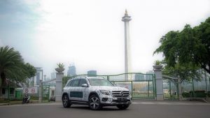 Siapkan Model Baru, Mercedes-Benz Pamer di Jalanan Ibu Kota