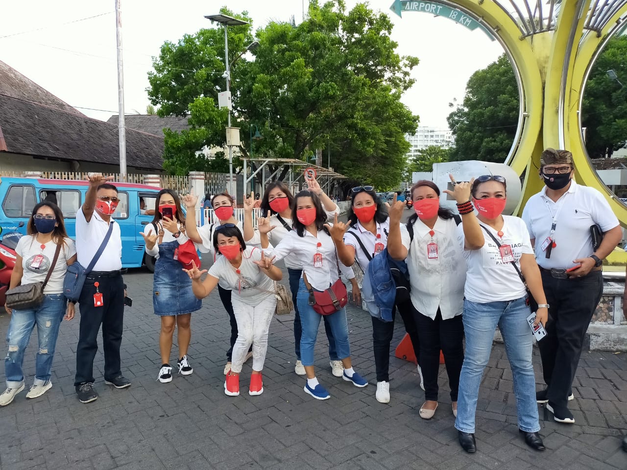 Peduli Penanganan COVID-19, Relawan Bravo New ODSK-AARS Bagi-bagi Masker