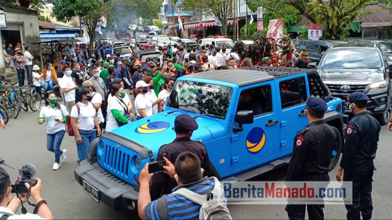 PILWALKOT MANADO: Pendaftaran Julyeta Runtuwene-Harley Mangindaan Dikawal Ribuan Pendukung