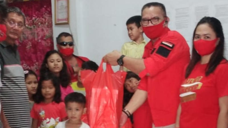 Teladani Sikap Peduli Olly Dondokambey-Steven Kandouw, Relawan Benteng Trisakti Berbagi dengan Anak Yatim