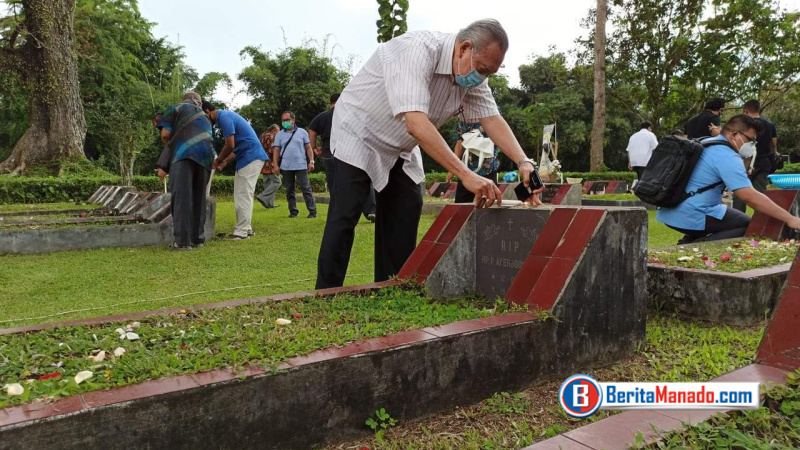 Keluarga Besar MSC Ziarah Makam di Seminari Kakaskasen