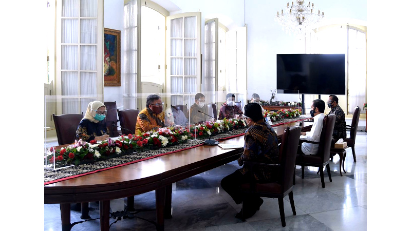 Presiden Jokowi Terima Tim Vaksin Merah Putih di Istana Bogor