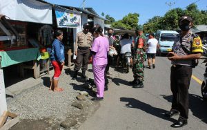 Operasi Yustisi Protokol Kesehatan COVID-19 di Pasar Rakyat Naha
