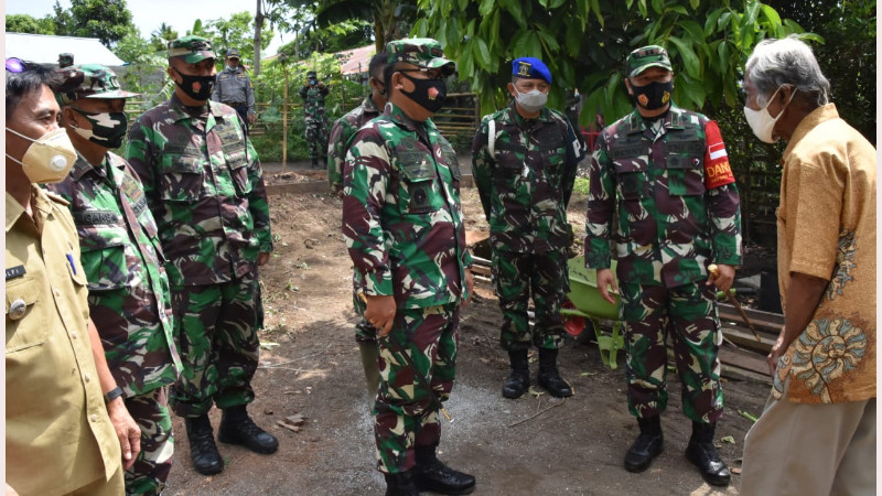 Danrem 131/Santiago Brigjen TNI Prince Meyer Putong Tinjau langsung Renovasi RTLH