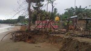 Hujan Disertai Angin Keras Akibatkan Abrasi Hingga Satu Bangunan Perpustakaan Rusak