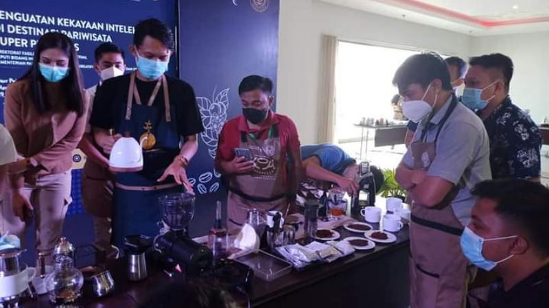 Kemenparekraf RI Latih Peracik Kopi di Bolmut