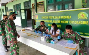 Usai Ikuti Penyuluhan Narkoba, Personil Kodim 1301/Sangihe Lakukan Test Urine