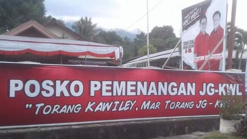 Posko Pemenangan Joune Ganda - Kevin Lotulung Berdiri di Kawiley