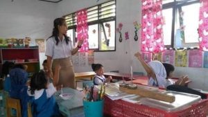 Patuhi Protap, Isabella Gahansa Telaten Mengajar Anak TK
