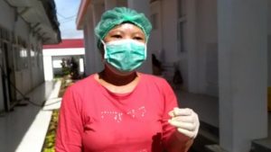 VIDEOGRAFIS: Keti Paputungan, Petugas Kebersihan RSUD Kotamobagu Melawan Ancaman COVID-19