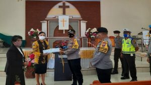 Bagikan Masker Gratis, Kapolres Talaud Sambangi Gereja Dan Imbau Jemaat Ciptakan Pilkada Damai