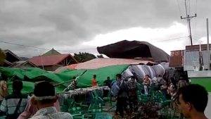 Viral! Video Detik-detik Tenda Pernikahan Roboh, yang Nyaris Timpa Wabup Bolmut Amin Lasena