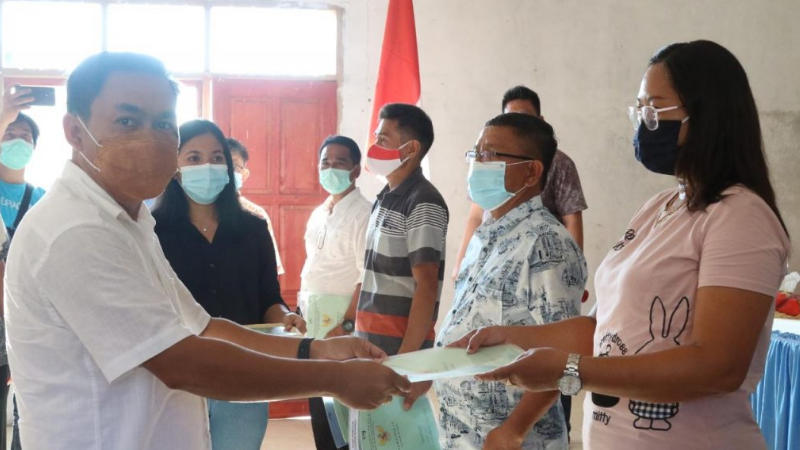 401 Warga Desa Tarabitan Terima Sertipikat Tanah